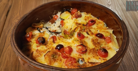 "Riso patate e cozze" o "Patate riso e cozze"? Nome, origine e curiosità sul piatto tipico di Bari